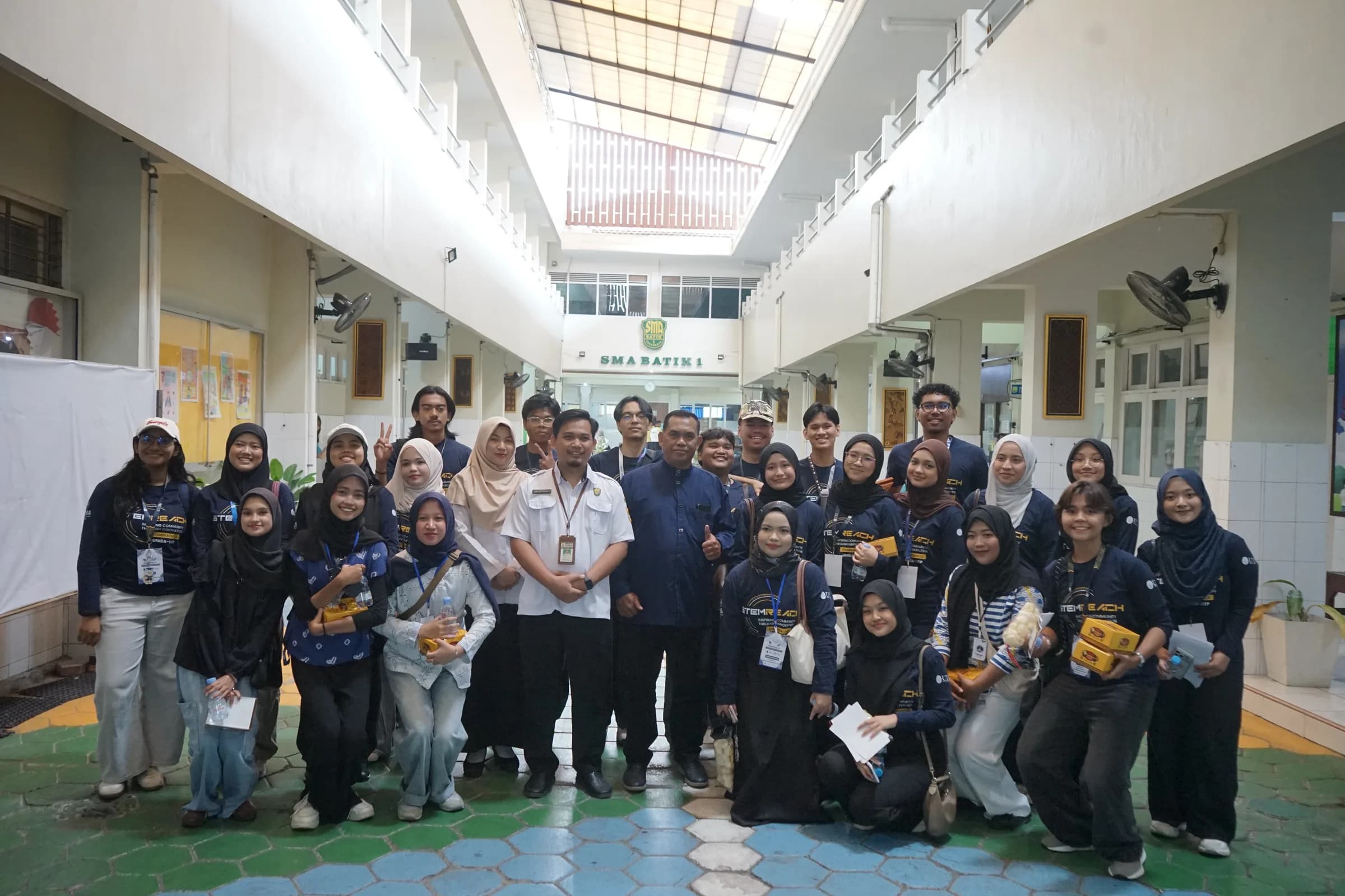 Bridging Culture, Inspiring Minds: Kunjungan Edukasi UTP Malaysia ke Sekolah Batik Surakarta