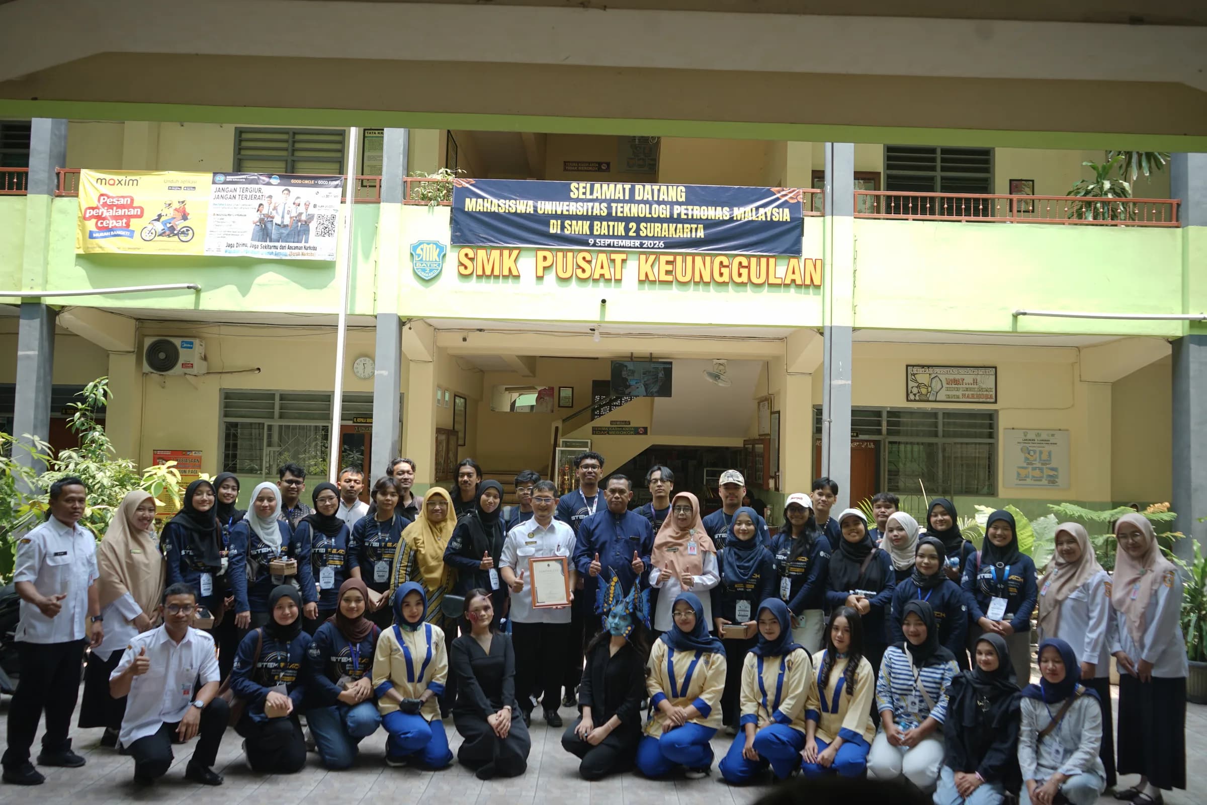 Bridging Culture, Inspiring Minds: Kunjungan Edukasi UTP Malaysia ke Sekolah Batik Surakarta