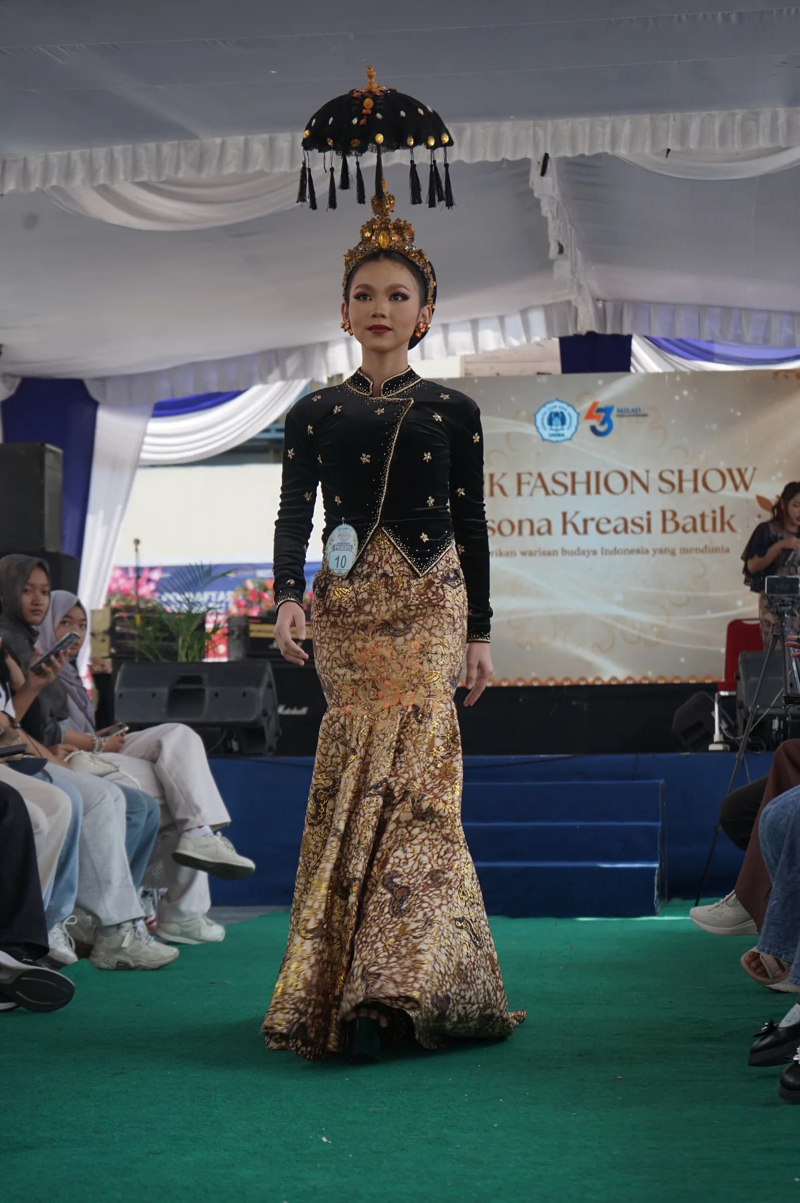 Muda dan Berbudaya: Semarak Lomba Fashion Show Batik Milad ke-43 UNIBA Surakarta