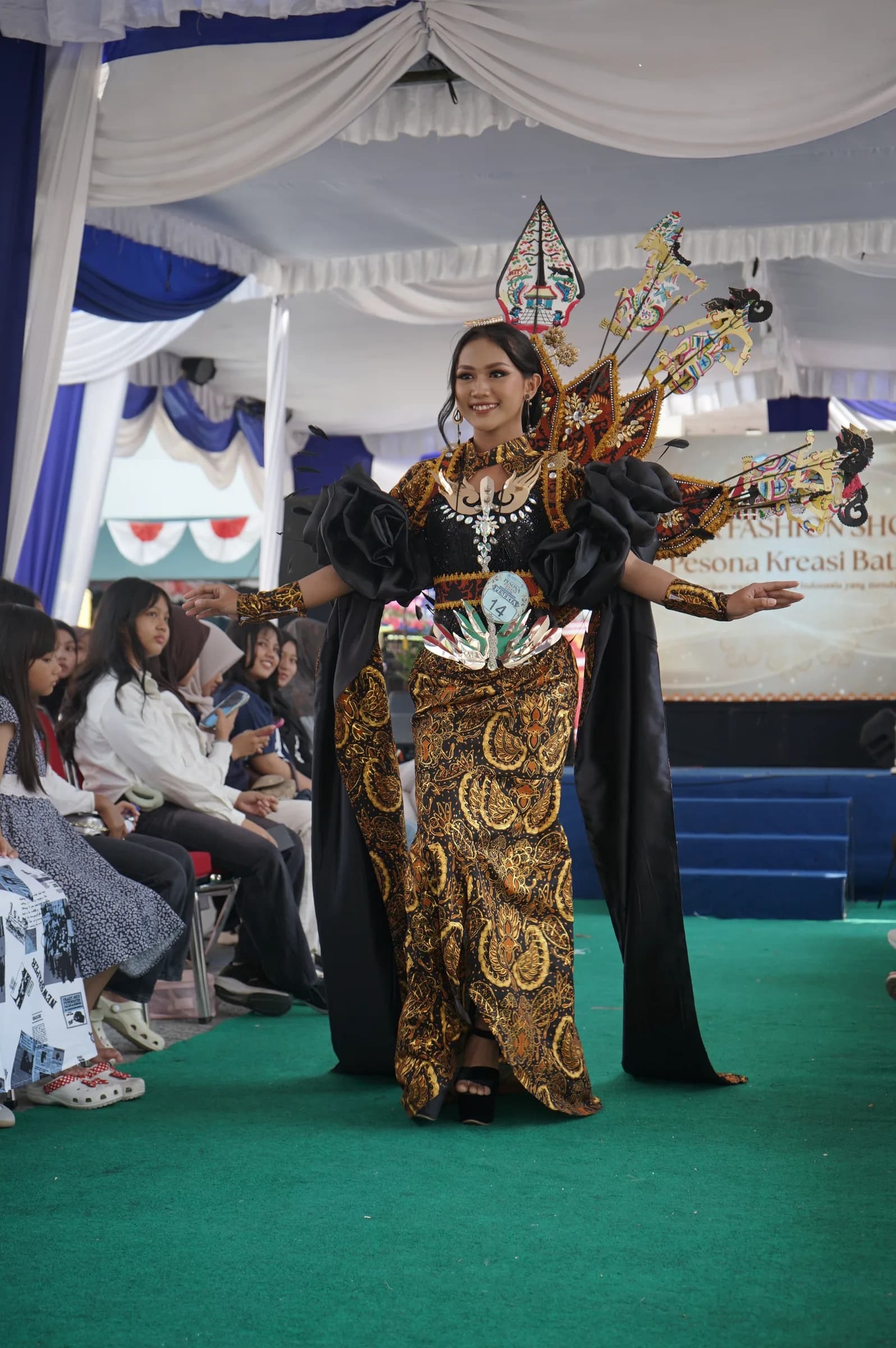 Muda dan Berbudaya: Semarak Lomba Fashion Show Batik Milad ke-43 UNIBA Surakarta