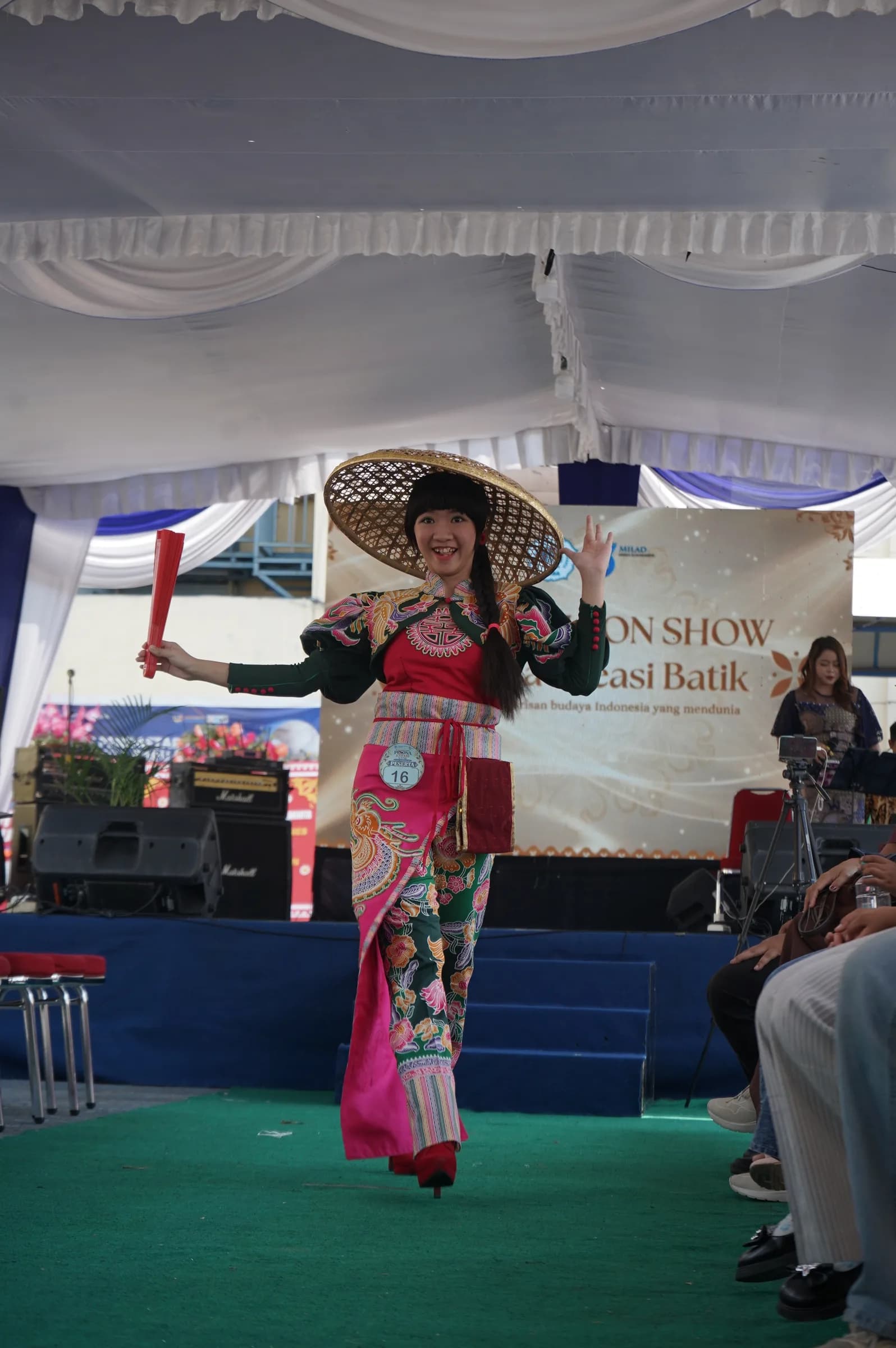 Muda dan Berbudaya: Semarak Lomba Fashion Show Batik Milad ke-43 UNIBA Surakarta