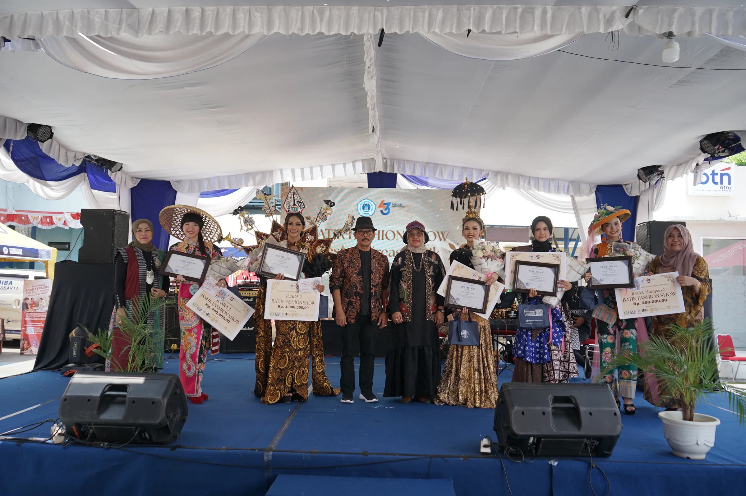 Muda dan Berbudaya: Semarak Lomba Fashion Show Batik Milad ke-43 UNIBA Surakarta