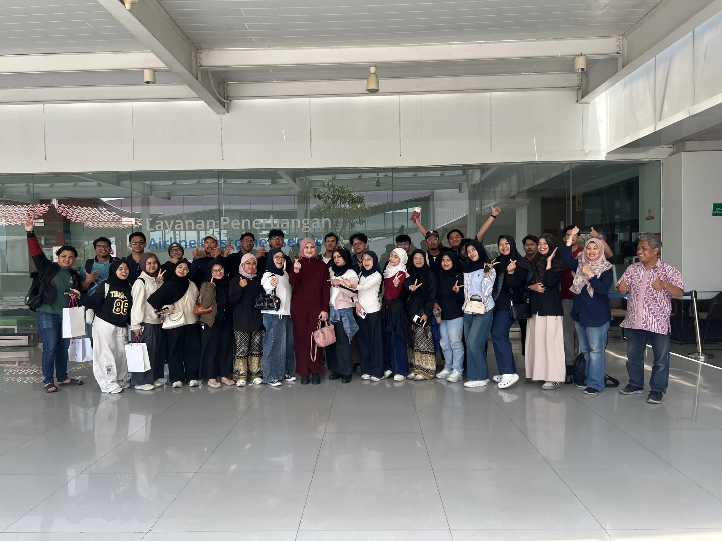 Jalin Persahabatan Lintas Negara, Mahasiswa UTP dan UTeM Malaysia Sukses Rampungkan STEMReach bersama UNIBA
