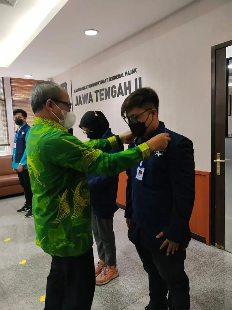 7 RELAWAN PAJAK UNIBA SURAKARTA SIAP BANTU SOSIALISASI PERPAJAKAN KEPADA MASYARAKAT UMUM