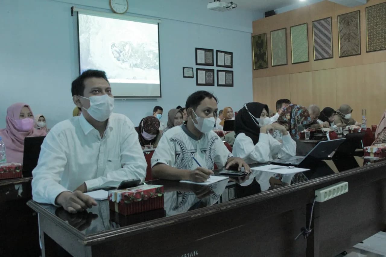 HADAPI PERKEMBANGAN ZAMAN,UNIBA SURAKARTA ADAKAN LOKAKARYA VISI, MISI, TUJUAN DAN STRATEGI
