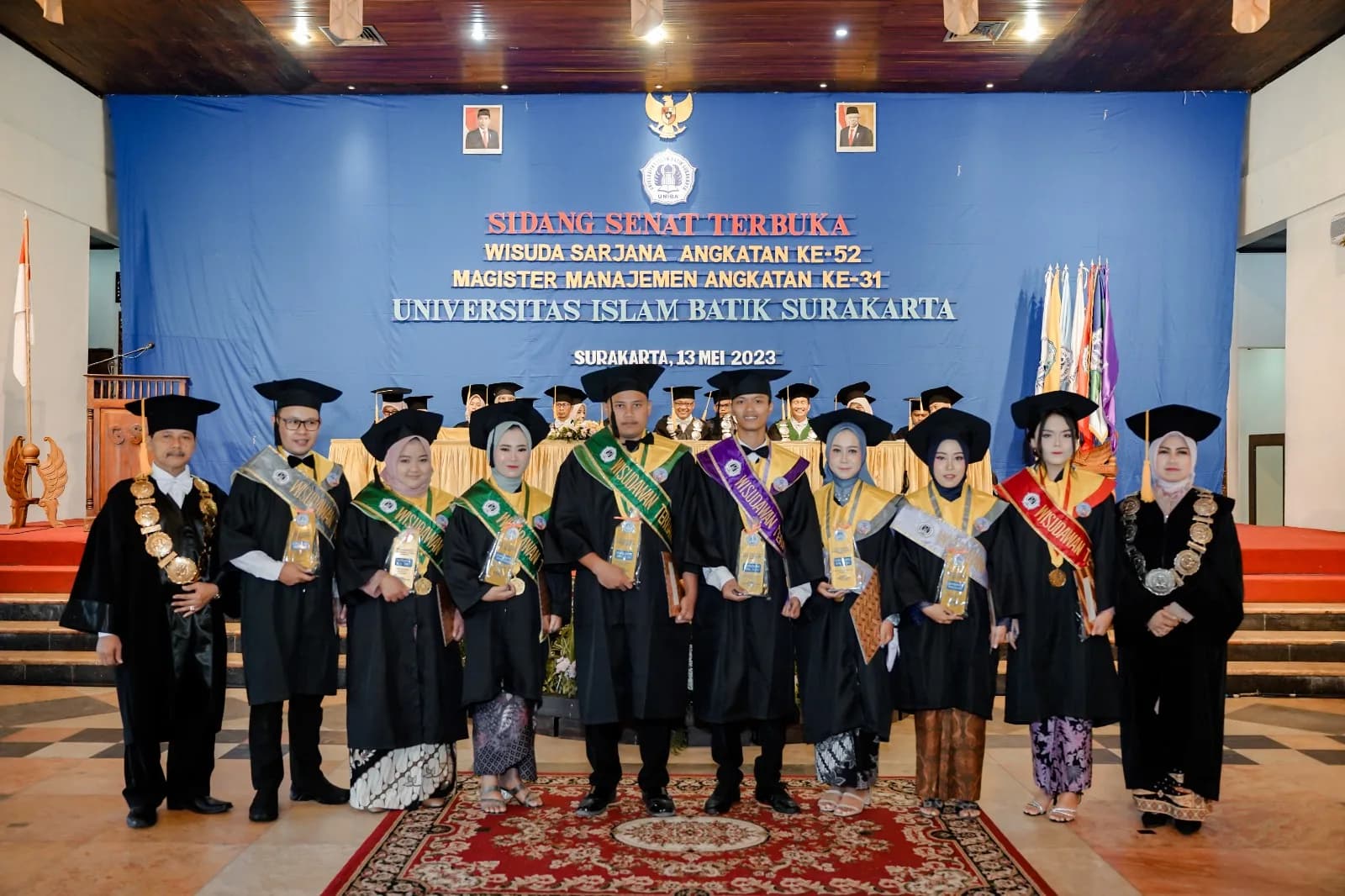 PEMBERIAN APRESIASI PENGHARGAAN MAHASISWA DAN DOSEN BERPRESTASI HINGGA TARI REBANA TURUT WARNAI WISUDA PROGRAM SARJANA ANGKATAN KE-52 DAN PROGRAM MAGISTER ANGKATAN KE-31