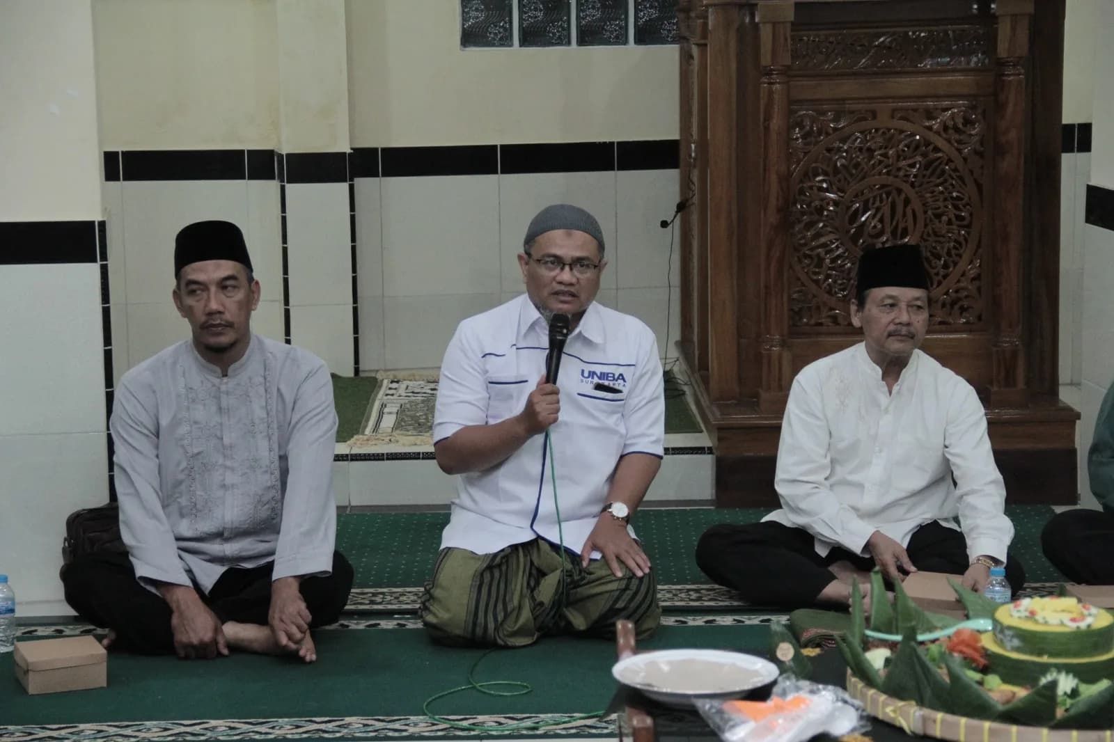 TIRAKATAN: SHOLAT LAIL DAN DOA BERSAMA DALAM RANGKA DIES NATALIS KE-40 UNIVERSITAS ISLAM BATIK SURAKARTA