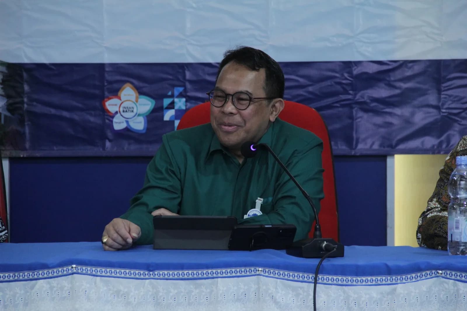 KEPALA LLDIKTI WILAYAH VI SERAHKAN SK IZIN PEMBUKAAN PROGRAM STUDI INFORMATIKA PROGRAM SARJANA UNIBA SURAKARTA