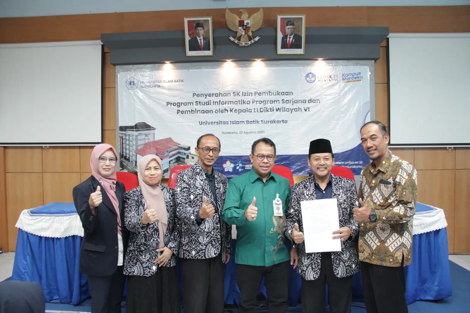 KEPALA LLDIKTI WILAYAH VI SERAHKAN SK IZIN PEMBUKAAN PROGRAM STUDI INFORMATIKA PROGRAM SARJANA UNIBA SURAKARTA
