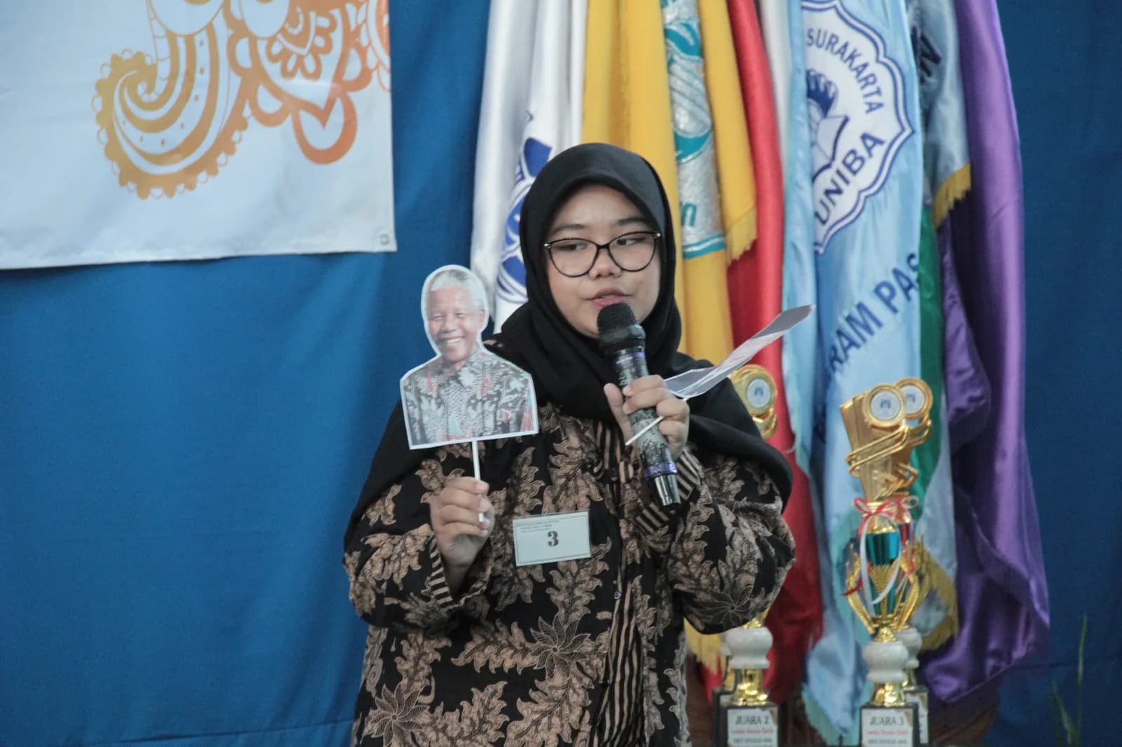 UNIBA SURAKARTA SELENGGARAKAN KOMPETISI DESAIN BATIK DAN BATIK ENGLISH STORYTELLING COMPETITION