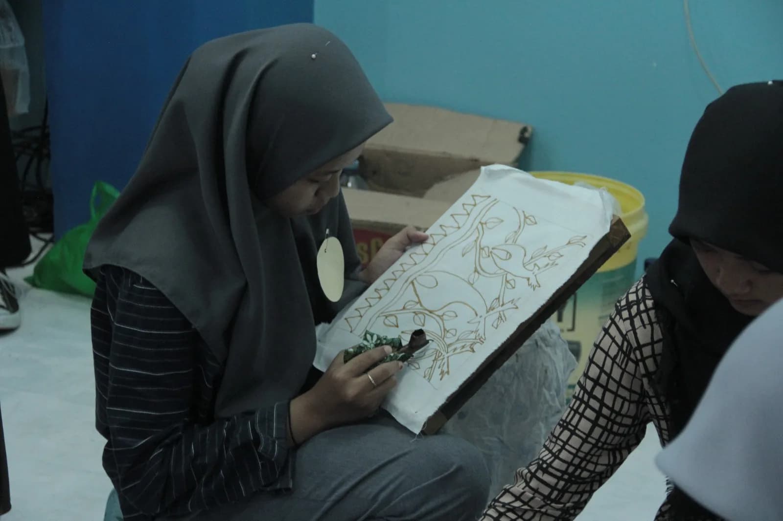 UNIBA SURAKARTA SELENGGARAKAN KOMPETISI DESAIN BATIK DAN BATIK ENGLISH STORYTELLING COMPETITION