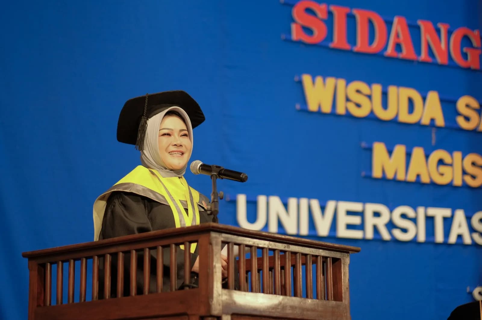 WISUDA SARJANA ANGKATAN KE-53 DAN WISUDA MAGISTER ANGKATAN KE-32 UNIBA SURAKARTA : DARI BUPATI KLATEN HINGGA KEPALA DINAS PERTANIAN SUKOHARJO TURUT DIWISUDA