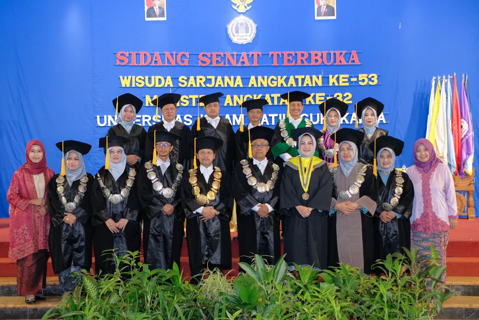 WISUDA SARJANA ANGKATAN KE-53 DAN WISUDA MAGISTER ANGKATAN KE-32 UNIBA SURAKARTA : DARI BUPATI KLATEN HINGGA KEPALA DINAS PERTANIAN SUKOHARJO TURUT DIWISUDA