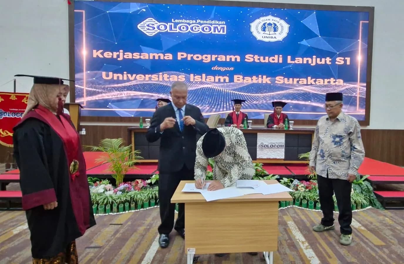 Perluas Sinergi Vokasi dan Pendidikan Tinggi, UNIBA Surakarta Jalin Kerja Sama dengan Solocom