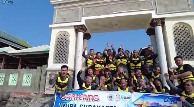 Tadabur Alam: Spiritualitas dan Keakraban Uniba Surakarta Erat Terjalin di Bromo dan Gili Ketapang
